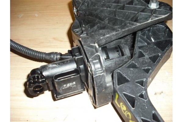 Recambio de pedal embrague para seat leon (1p1) 1.2 reference referencia OEM IAM 1K1721059ER   Recambio de pedal embrague para seat leon (1p1) 1.2 reference referencia OEM IAM 1K1721059ER