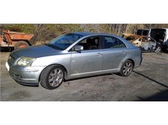 toyota avensis berlina (t22) del año 2004