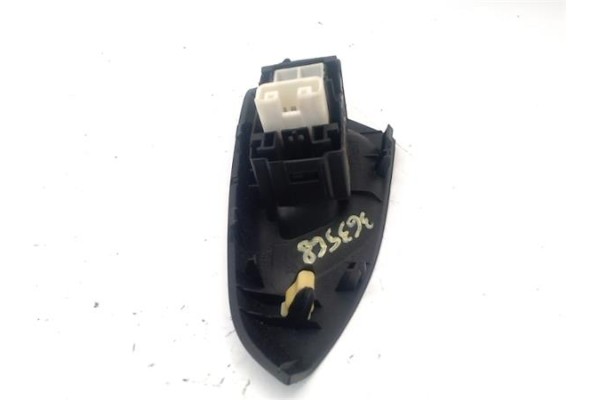 Recambio de botonera puerta delantero derecha para citroen c1 1.2 feel referencia OEM IAM B001019380 B000848280 