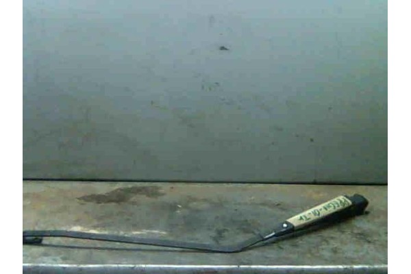Recambio de brazo limpiaparabrisas trasero para kia pregio furgón (tb) 2.7 d referencia OEM IAM   