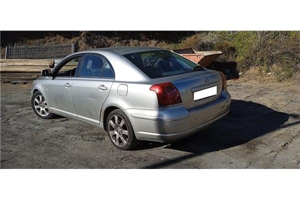 toyota avensis berlina (t22) del año 2004