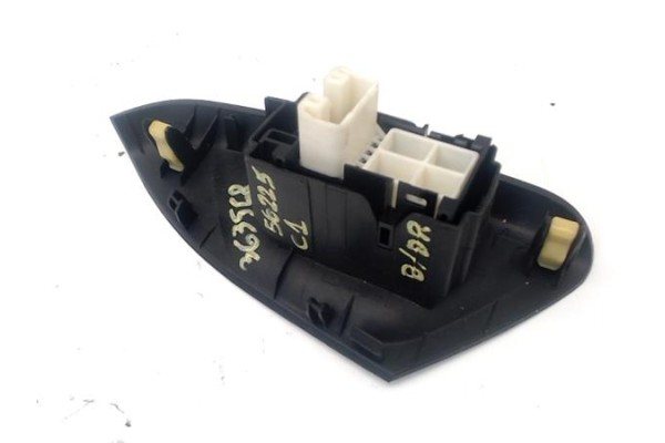 Recambio de botonera puerta delantero derecha para citroen c1 1.2 feel referencia OEM IAM B001019380 B000848280 
