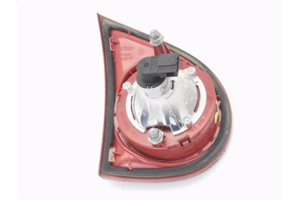 Recambio de piloto porton trasero derecho para volkswagen golf v (1k1) 1.9 tdi referencia OEM IAM 1K6945094J 1K6945108C 