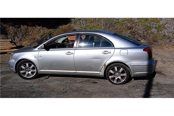 toyota avensis berlina (t22) del año 2004