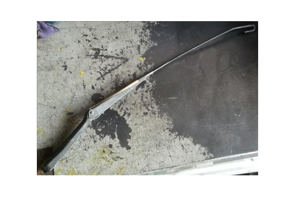 Recambio de brazo limpiaparabrisas delantero para seat ibiza (6l1)(04.2002 ) 1.9 sdi referencia OEM IAM   