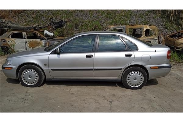 volvo s40 berlina del año 2000