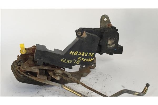 Recambio de cierre electromagnetico delantero derecho para hyundai accent sedán (lc) 1.3 referencia OEM IAM 8132025030  