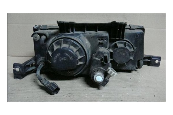 Recambio de faro delantero izquierdo para ssangyong musso referencia OEM IAM 8310105100X  