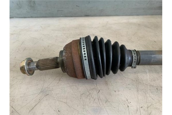 Recambio de palier delantero derecho para renault megane ii classic berlina 2.0 expression referencia OEM IAM 8200790519  