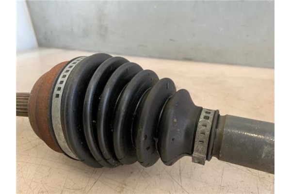 Recambio de palier delantero derecho para renault megane ii classic berlina 2.0 expression referencia OEM IAM 8200790519  