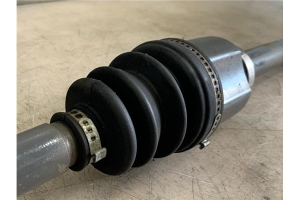 Recambio de palier delantero derecho para renault megane ii classic berlina 2.0 expression referencia OEM IAM 8200790519  