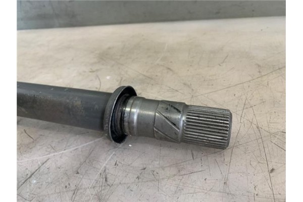 Recambio de palier delantero derecho para renault megane ii classic berlina 2.0 expression referencia OEM IAM 8200790519  