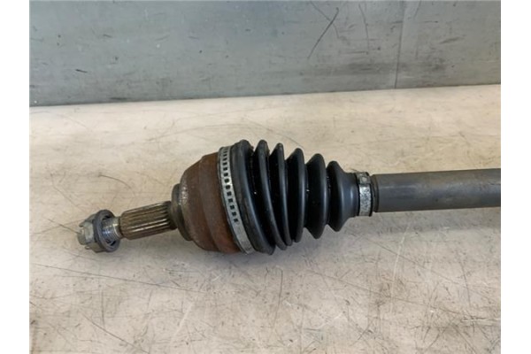 Recambio de palier delantero izquierdo para renault megane ii classic berlina 2.0 expression referencia OEM IAM 8200285909  