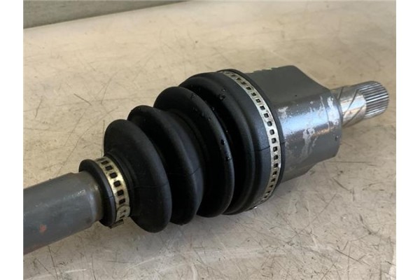 Recambio de palier delantero izquierdo para renault megane ii classic berlina 2.0 expression referencia OEM IAM 8200285909  
