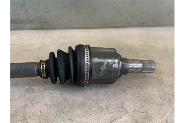 Recambio de palier delantero izquierdo para renault megane ii classic berlina 2.0 expression referencia OEM IAM 8200285909  