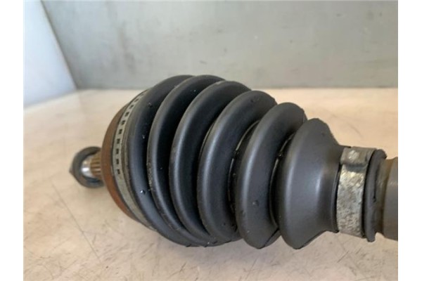 Recambio de palier delantero izquierdo para renault megane ii classic berlina 2.0 expression referencia OEM IAM 8200285909  