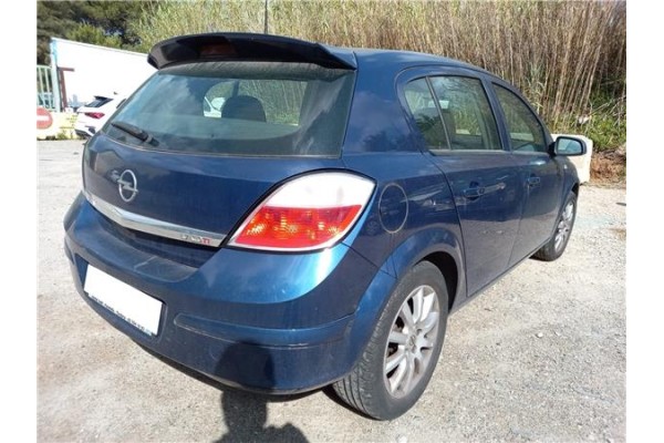 opel astra h berlina del año 2004