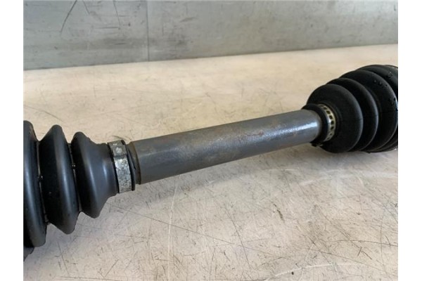 Recambio de palier delantero izquierdo para renault megane ii classic berlina 2.0 expression referencia OEM IAM 8200285909  