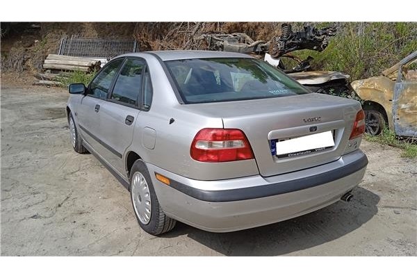 volvo s40 berlina del año 2000
