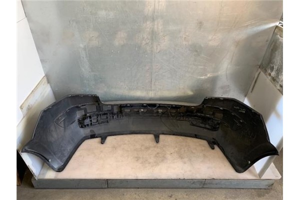 Recambio de paragolpes trasero para renault megane ii classic berlina 2.0 expression referencia OEM IAM 7701476955  
