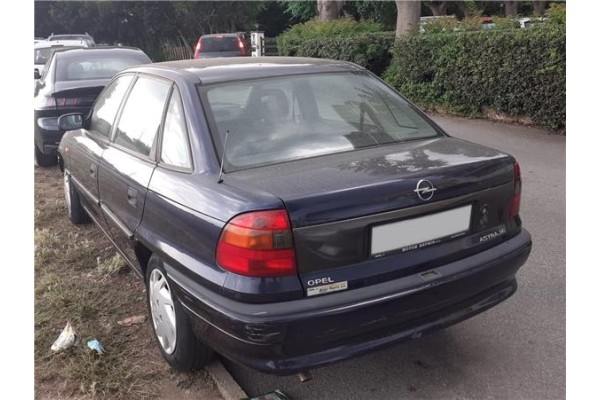 opel astra f berlina del año 1998