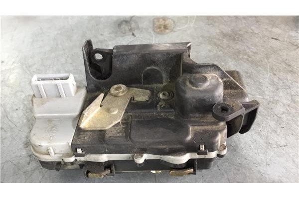 Recambio de cierre electromagnetico trasero derecho para citroen xsara berlina 2.0 hdi 90 referencia OEM IAM 913884  