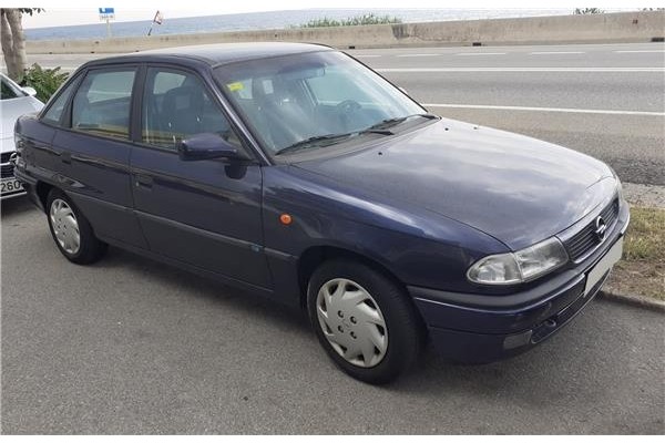 opel astra f berlina del año 1998