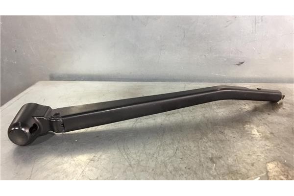Recambio de brazo limpiaparabrisas trasero para bmw serie 1 berlina (e81/e87) 1.6 116i referencia OEM IAM   