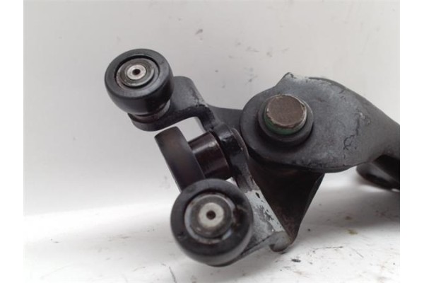 Recambio de bisagra sup. puerta trasero derecha para ford transit combi (fy) 2.0 ft 280 2.0 corto referencia OEM IAM   438 , FIA