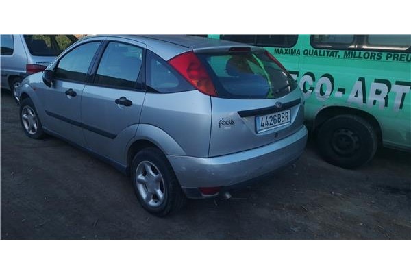 ford focus berlina (cak) del año 2000