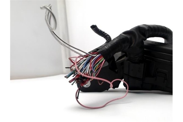 Recambio de caja fusibles/rele para toyota corolla (e21) híbrido hybrid active referencia OEM IAM 82662 02C60  