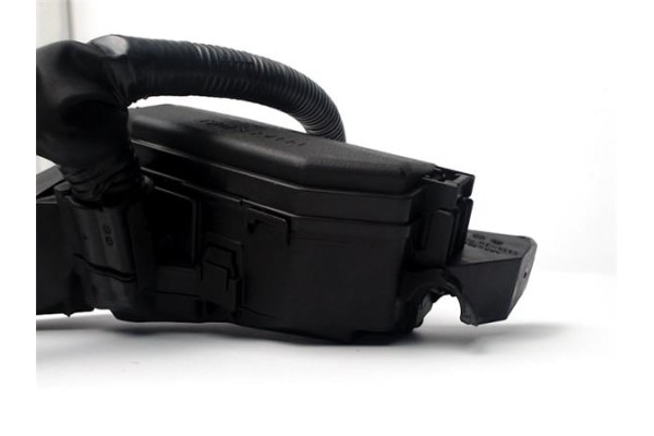 Recambio de caja fusibles/rele para toyota corolla (e21) híbrido hybrid active referencia OEM IAM 82662 02C60  