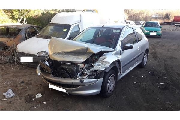 peugeot 206 berlina (1998) del año 