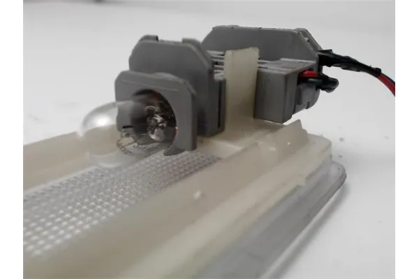 Recambio de luz delantero derecha techo para toyota corolla (e21) híbrido hybrid active referencia OEM IAM 81340F4010  