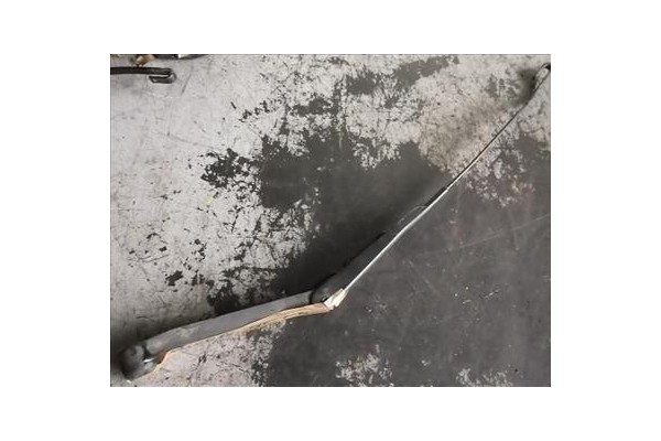 Recambio de brazo limpiaparabrisas delantero para nissan micra ii (k11)(1992) 1.0 i 16v referencia OEM IAM   