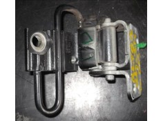 BISAGRA INF. PUERTA TRASERO DERECHA 