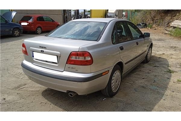 volvo s40 berlina del año 2000