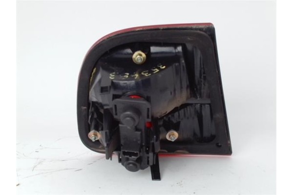 Recambio de piloto porton trasero derecho para seat leon (1m1) 1.6 16 v referencia OEM IAM 1M6945092B  