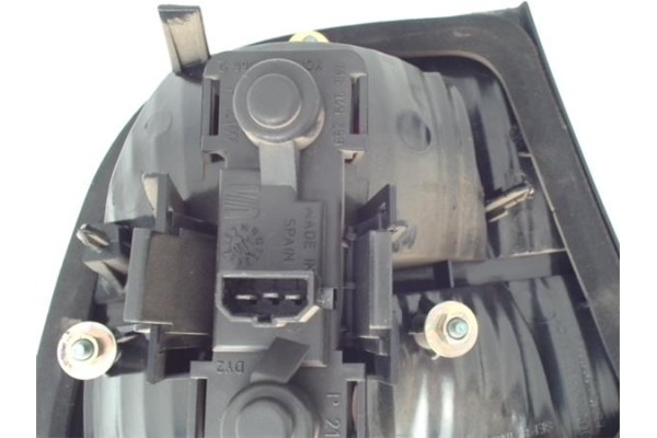 Recambio de piloto porton trasero derecho para seat leon (1m1) 1.6 16 v referencia OEM IAM 1M6945092B  