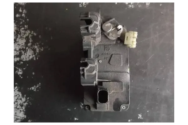 Recambio de cierre electromagnetico trasero derecho para opel vectra c berlina 1.9 cdti referencia OEM IAM 13210761  