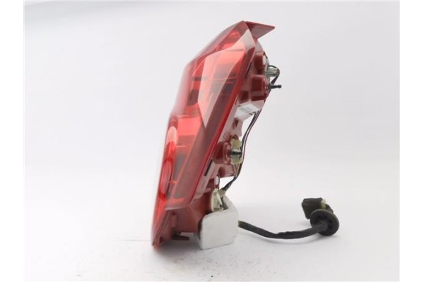 Recambio de piloto trasero derecho para chevrolet aveo berlina 1.2 ls referencia OEM IAM E132707  