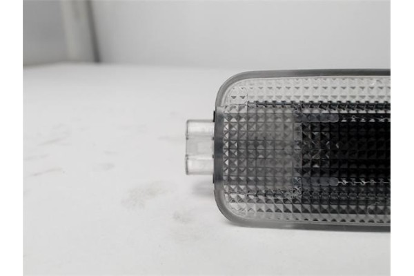 Recambio de luz trasero derecha techo para toyota corolla (e21) híbrido hybrid active referencia OEM IAM 8133002060  