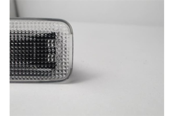 Recambio de luz trasero derecha techo para toyota corolla (e21) híbrido hybrid active referencia OEM IAM 8133002060  