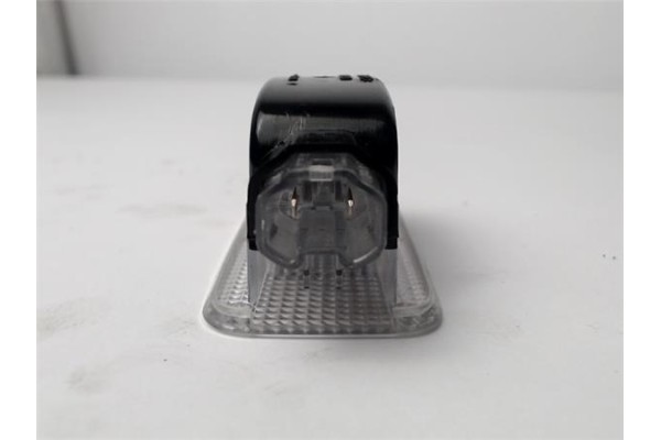 Recambio de luz trasero derecha techo para toyota corolla (e21) híbrido hybrid active referencia OEM IAM 8133002060  