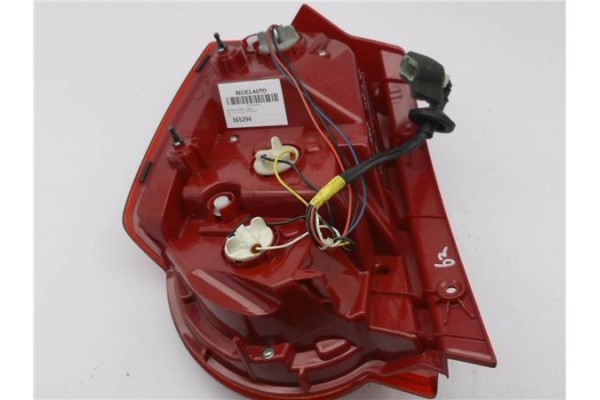 Recambio de piloto trasero derecho para chevrolet aveo berlina 1.2 ls referencia OEM IAM E132707  