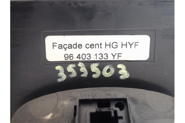 Recambio de embellecedor consola central para peugeot 206 sw 2.0 hdi referencia OEM IAM 96403133YF  