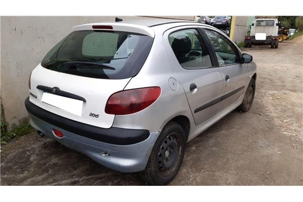 peugeot 206 berlina (1998) del año 