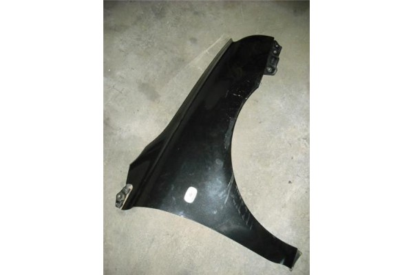 Recambio de aleta delantero derecha para toyota avensis sedán (t25) 1.8 referencia OEM IAM 5381105020  