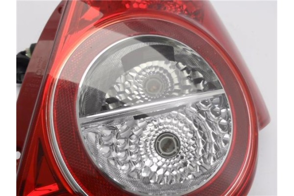 Recambio de piloto trasero derecho para chevrolet aveo berlina 1.2 ls referencia OEM IAM E132707  