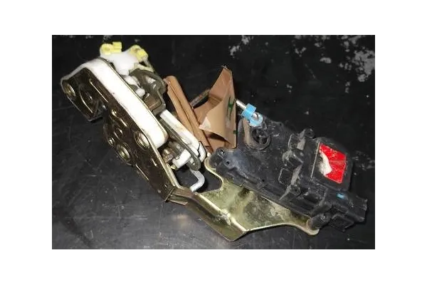 Recambio de cierre electromagnetico trasero derecho para chevrolet matiz 0.8 s referencia OEM IAM 96612266  